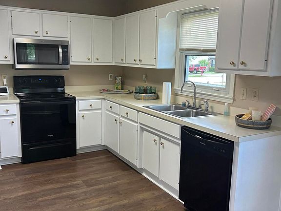 4th image of 1223 Shepard Way