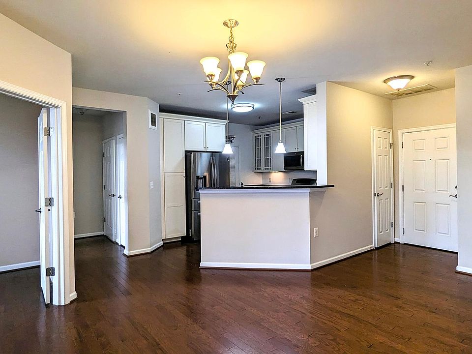 Main entrance on right, kitchen in middle, den on left