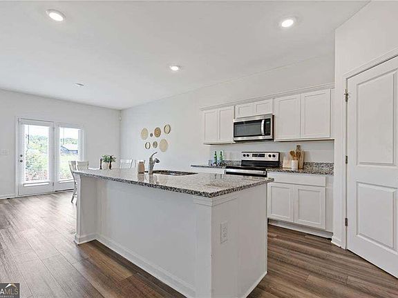 2nd image of 778 Knightsbridge Ln