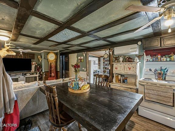 5th image of 246 Midway Cir
