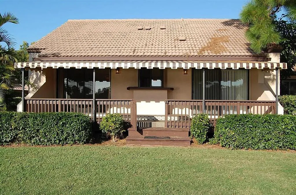 2 bed, 1.5 bath, 940 sqft, $2,300 — Photo 1
