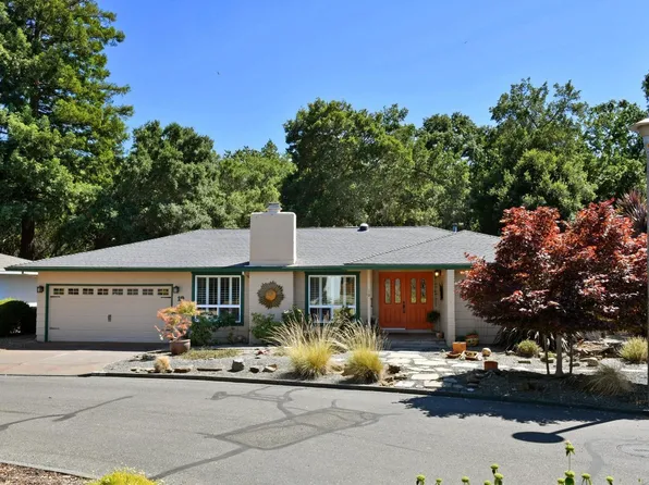 10 Meadowgreen Circle, Santa Rosa, CA 95409