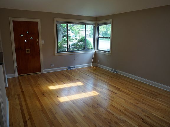 3rd image of 2422 Westbrook Dr