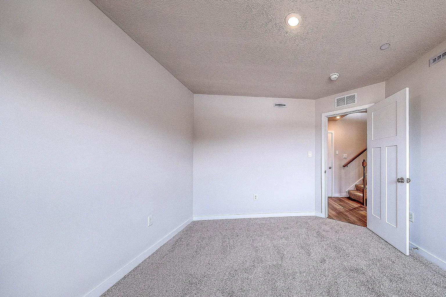 4 bed, 3.5 bath, 1760 sqft, $2,950 — Photo 1