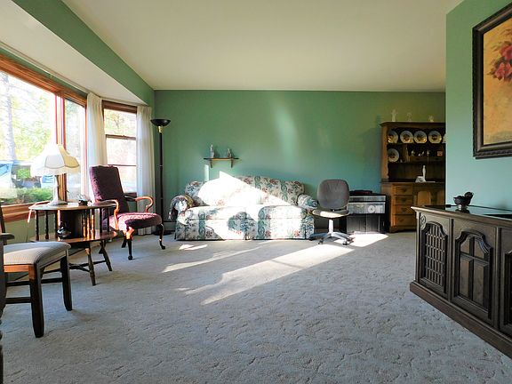 3rd image of 424 Bel Aire Dr