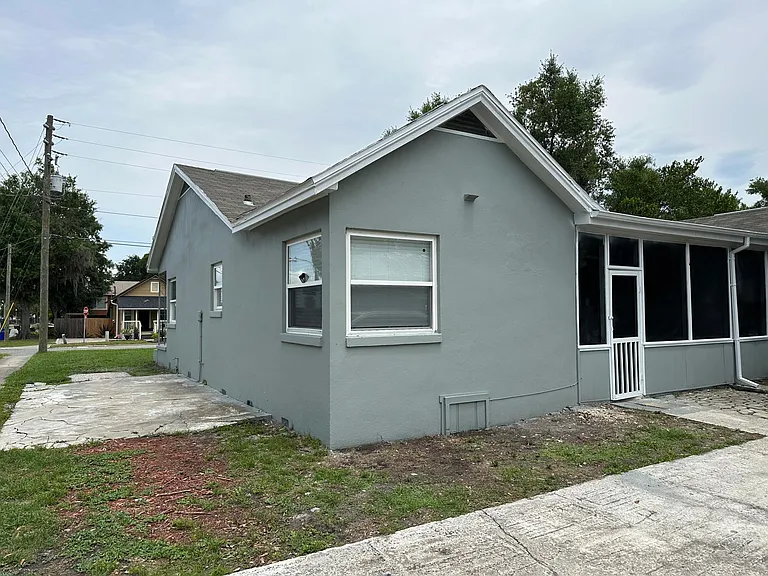 526 Sumner St — Photo 3