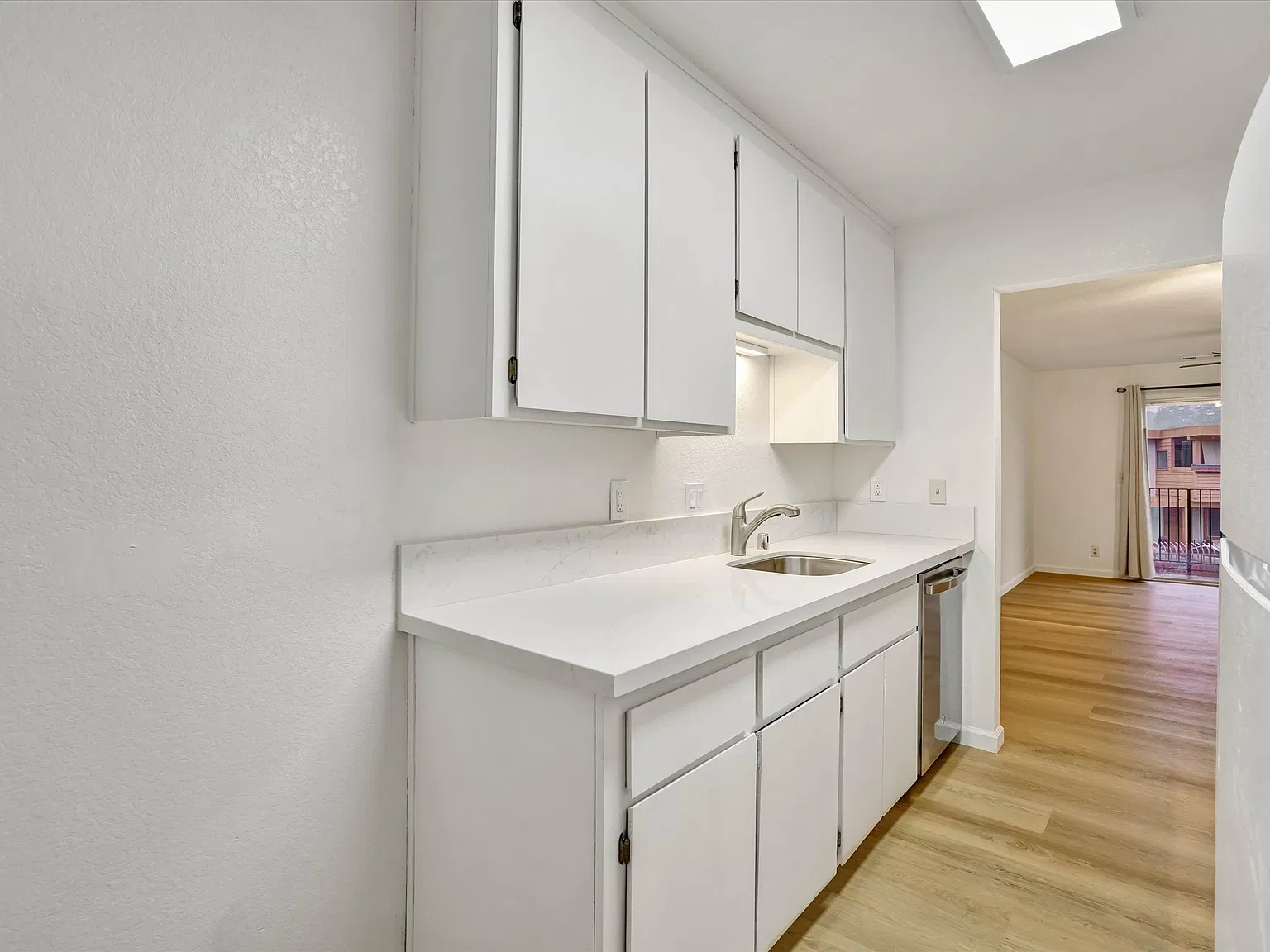2 bed, 1.5 bath, 960 sqft, $2,200 — Photo 3