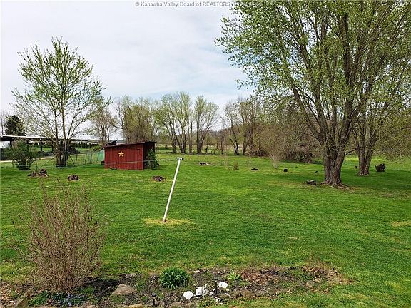 3rd image of 161 Honeysuckle Dr
