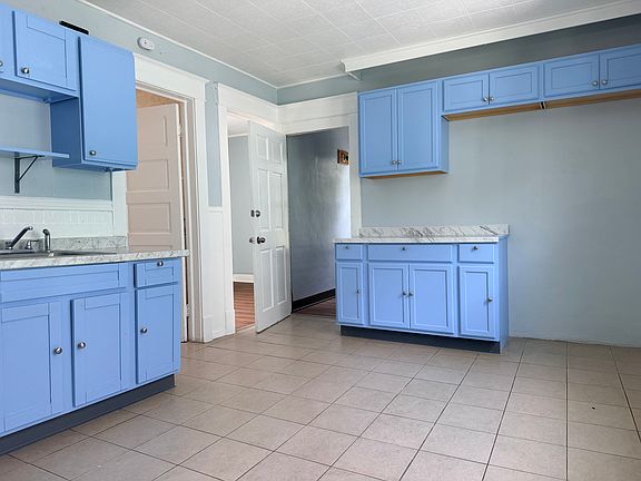 3rd image of 563 Humboldt Pkwy Unit 2