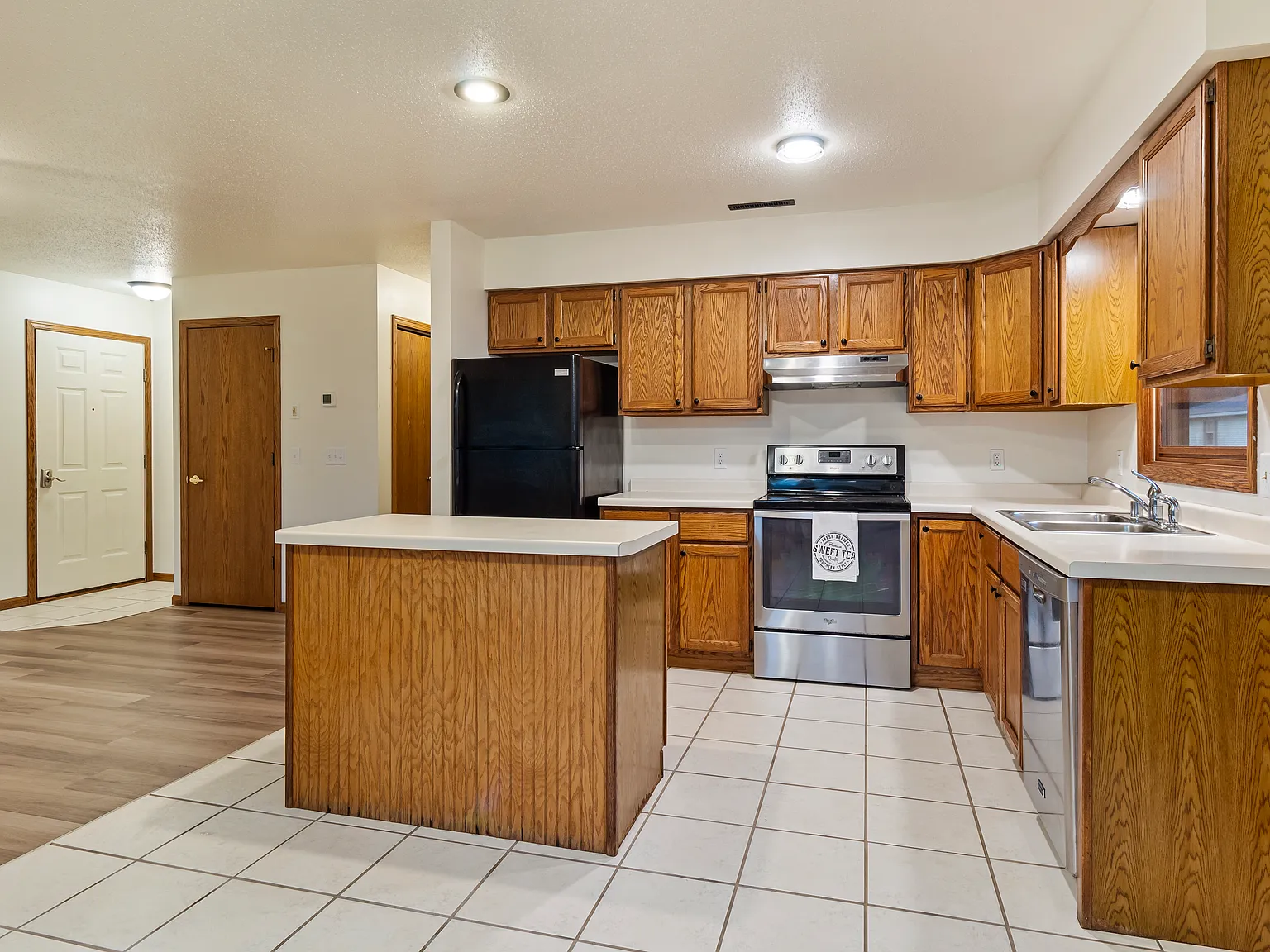 3 bed, 1000 sqft, $1,500 — Photo 3
