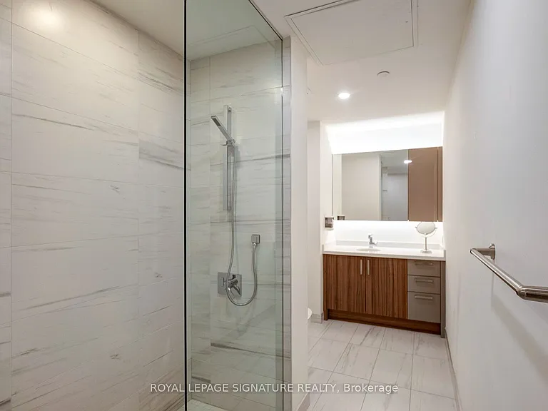 285 Avenue Rd #303 — Photo 43