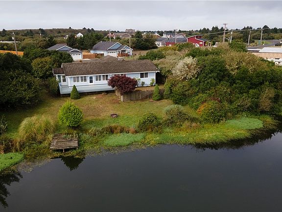 4th image of 112 Marine View Dr SE