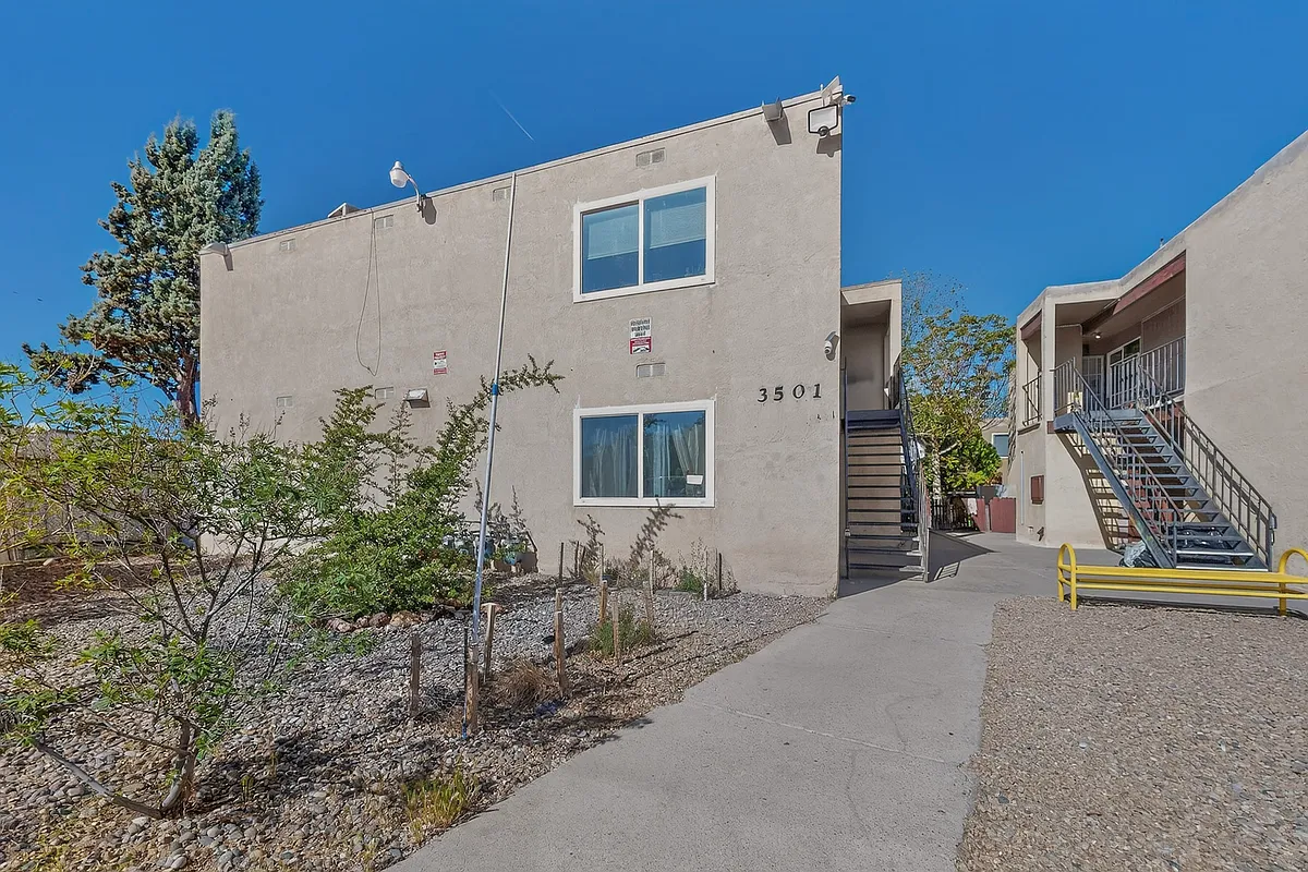 Building Photo - 3501 Wellesley Dr NE #B