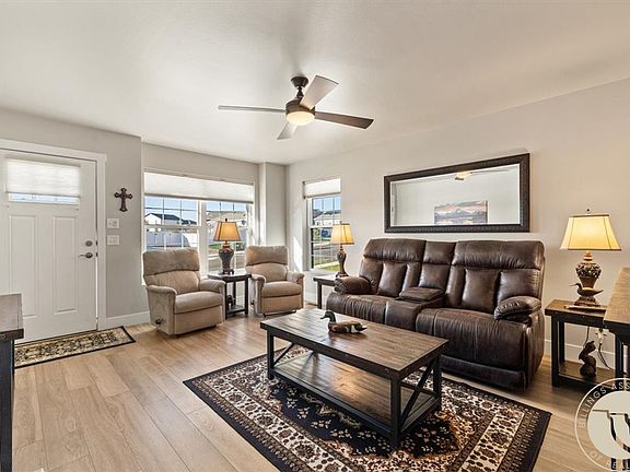 3rd image of 821 Hermosa St