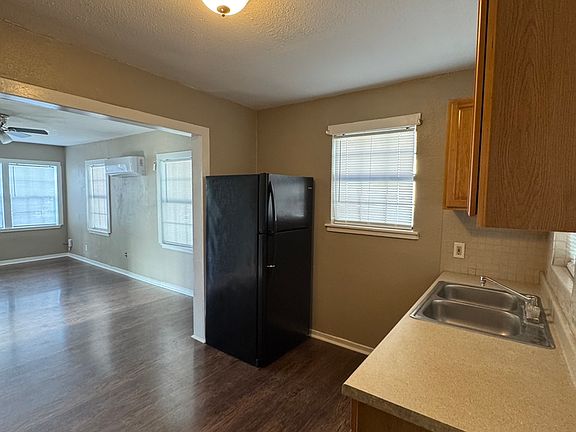 5th image of 3806 W Martin