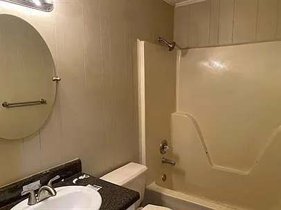 313 Mildred Street - B — Photo 2