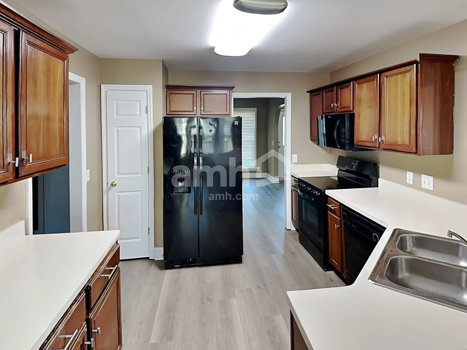 3 bed, 3.0 bath, 2926 sqft, $2,765 — Photo 3