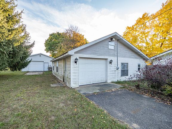 2nd image of 402 Durkee St