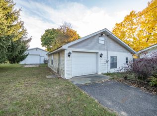 402 Durkee St, Lawton, MI 49065