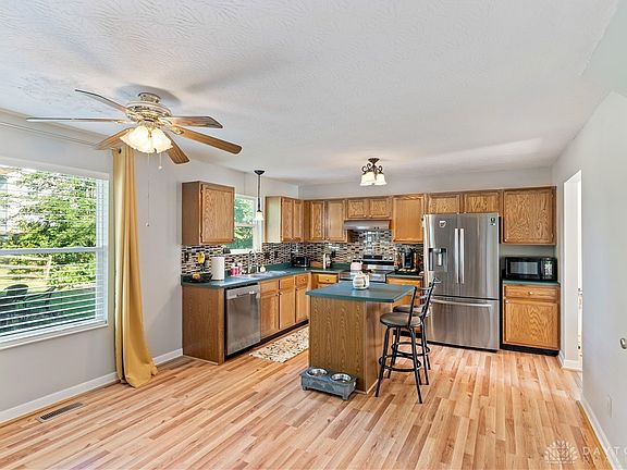 3rd image of 911 Evergreen Park Ln