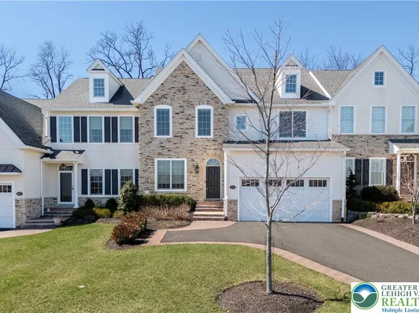 1970 Carriage Knoll Dr, Bethlehem, PA 18015