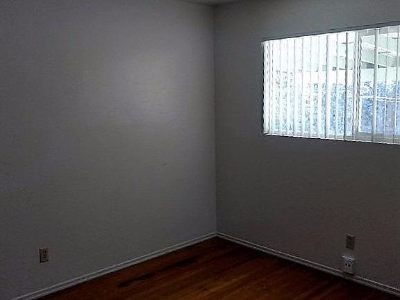 4th image of 1402 N Park Ct