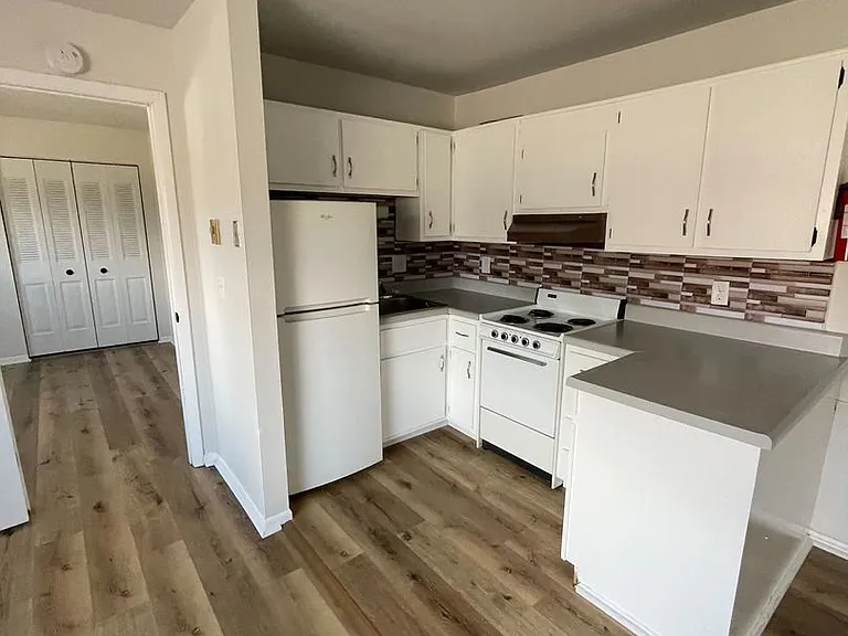 1302 W Sycamore St — Photo 4