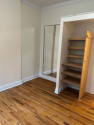 5th image of 534 W 47th St #2B