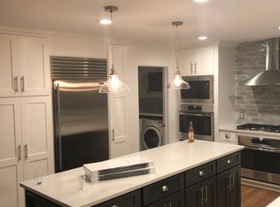 1501 E Bristlecone Dr, Hartland, WI