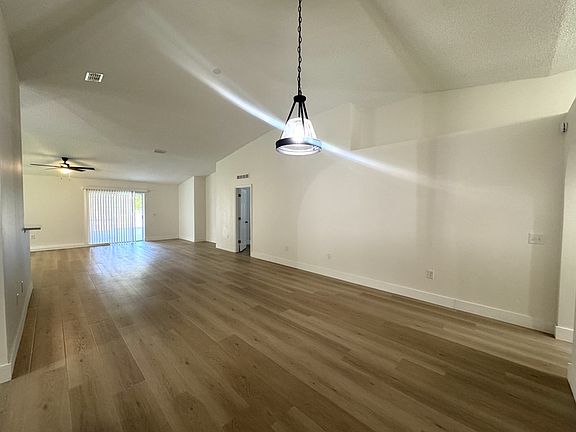 5th image of 964 Vanderbilt Dr
