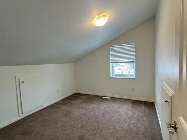12148 105th St NW, Edmonton, AB T5G 2N7