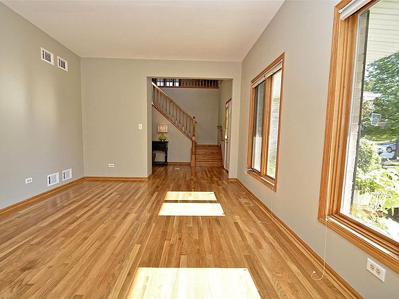 4th image of 16631 Stuart Ave