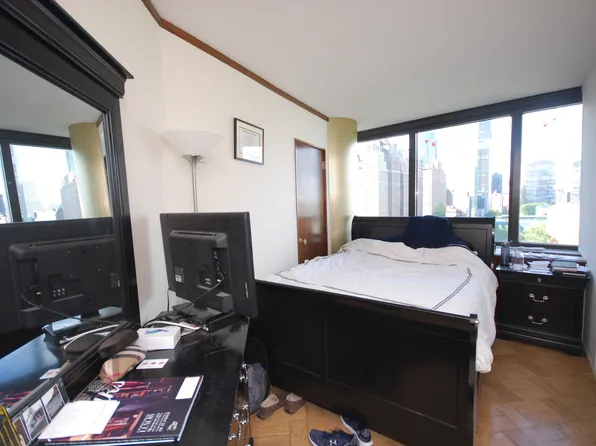 415 East 37th Street image 4 of 26