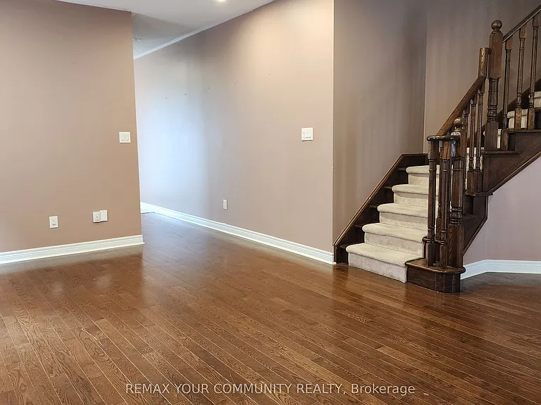 3 Prince Of Wales Dr — Photo 8