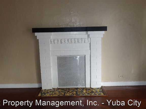 2nd image of 907 4th St