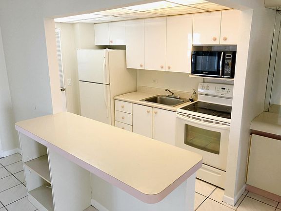 4th image of 7904 West Dr APT 702