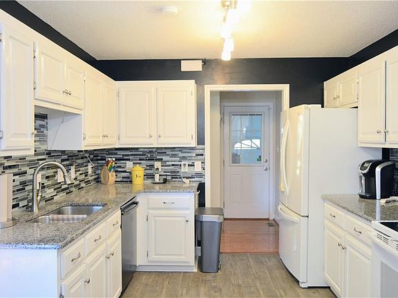 4th image of 1608 E Little John Ln