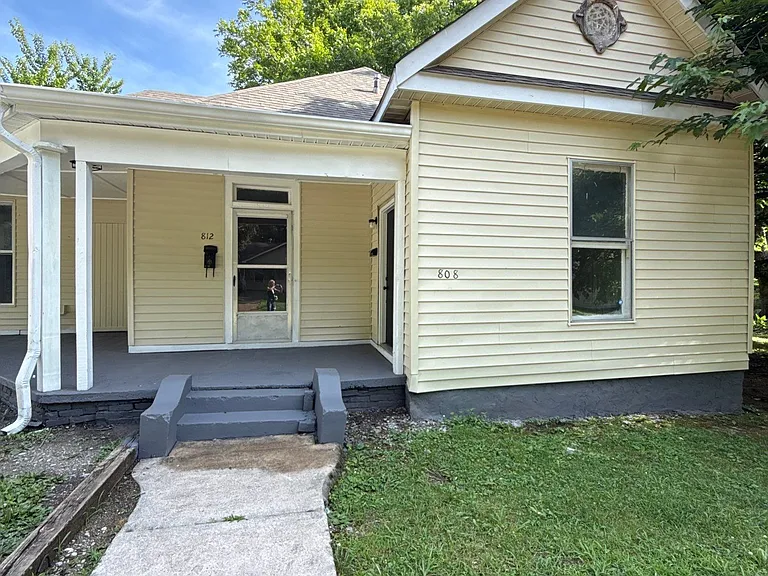 812 Tyus St — Photo 2