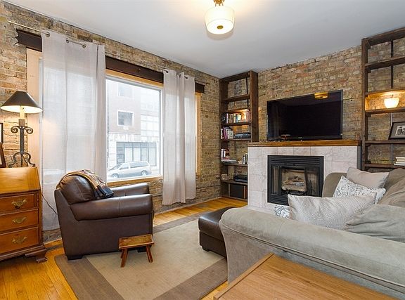 2nd image of 4001 N Greenview Ave #1W