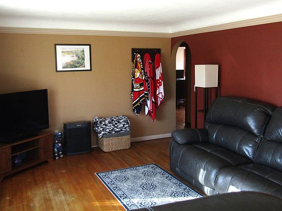 4th image of 873 Benton Ave