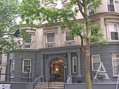 2nd image of 226 W 78th St APT 1A