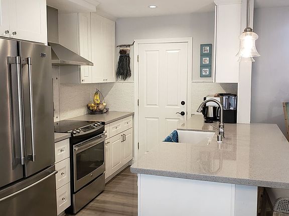 4th image of 4521 Colbath Ave APT 102