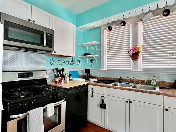 3rd image of 121 Westwood Dr #1