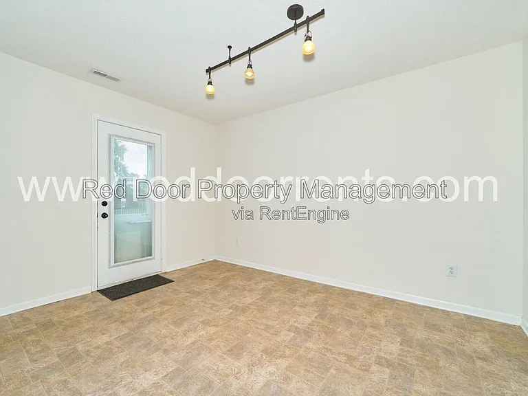 127 Broadmoor Bnd — Photo 6
