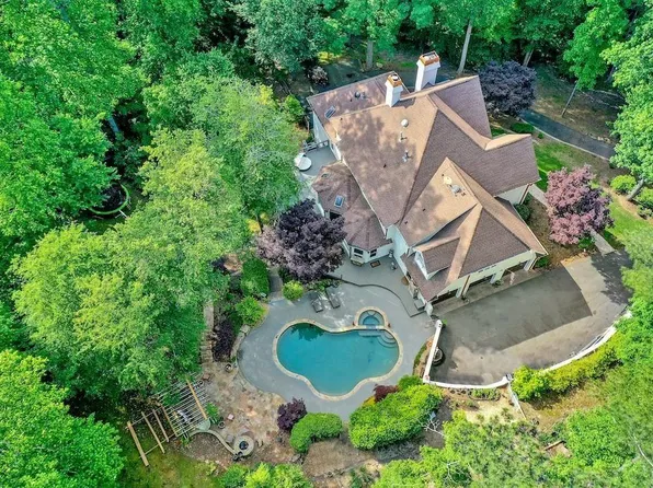 260 Galsworthy Ct, Roswell, GA 30075