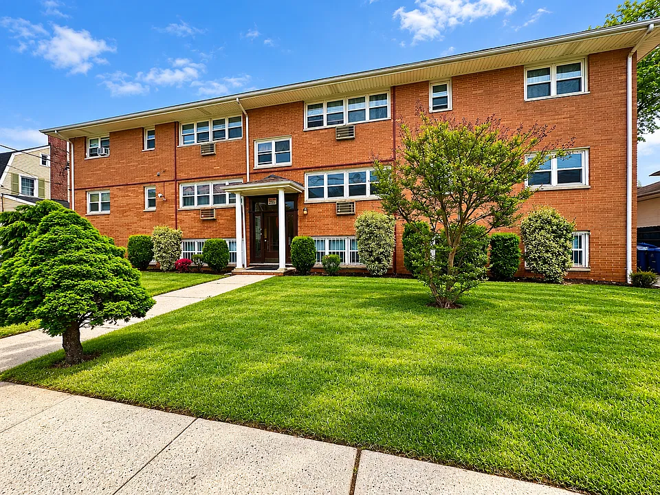 745-751 Hazard Pl #3B