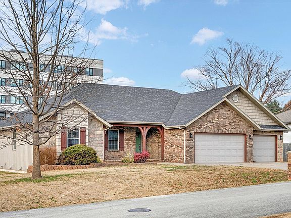 2nd image of 2207 E Lark Street