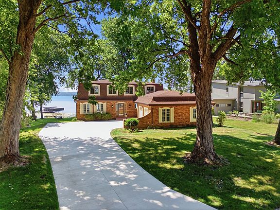 2nd image of 3017 Dianne Dr