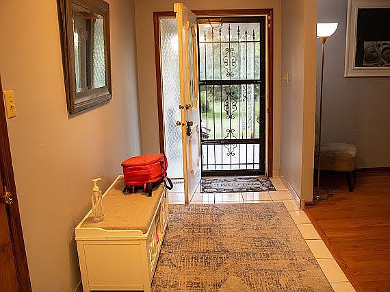 4th image of 10 Terrace Ave