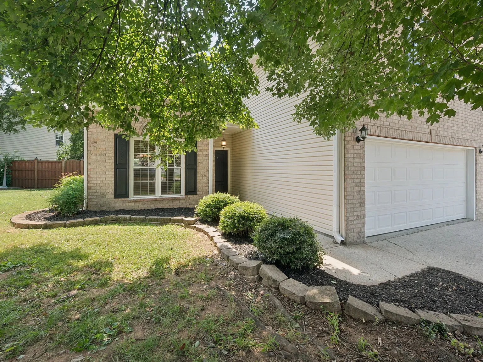 3 bed, 2.5 bath, 2358 sqft, $3,295 — Photo 2